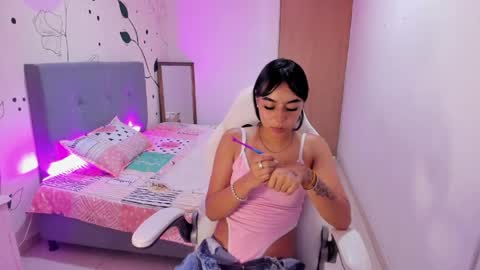 emma_rouxx online show from March 31, 7:11 pm