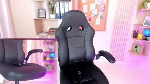 Emma online show from August 6, 5:56 pm
