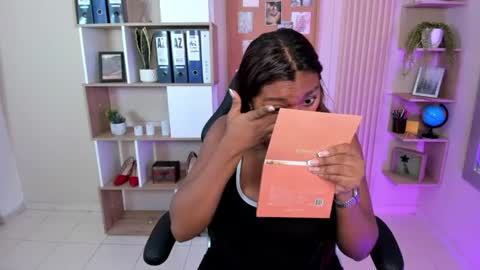 Emma online show from August 9, 11:00 am