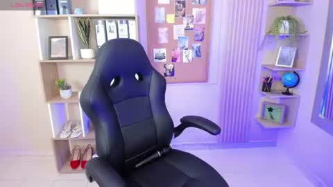 Emma online show from August 15, 1:26 pm