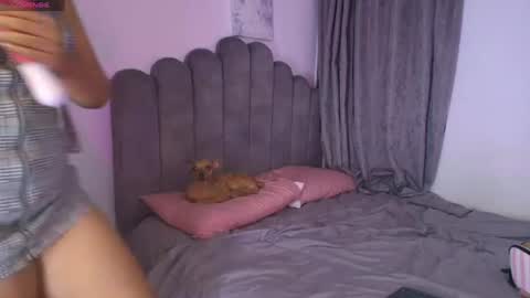 emma_saenz01 online show from July 27, 10:48 pm