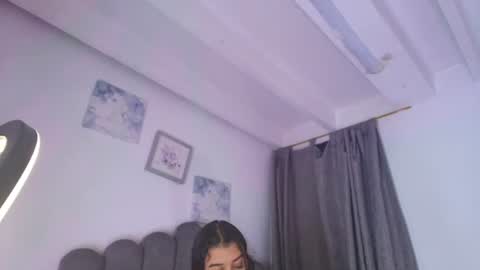 emma_saenz01 online show from August 7, 6:13 am