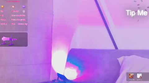 emma_santoss97 online show from August 1, 6:19 am