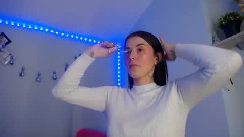 Emma Black online show from August 13, 6:00 pm