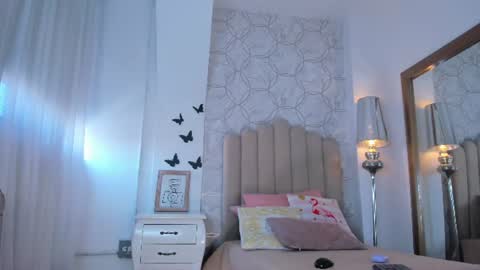 Ema online show from August 13, 1:36 pm