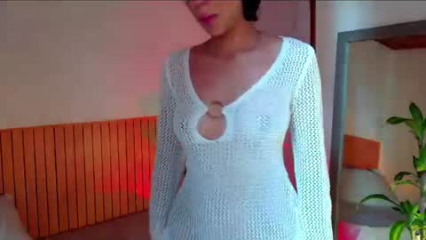 Emma web online show from August 5, 3:21 pm