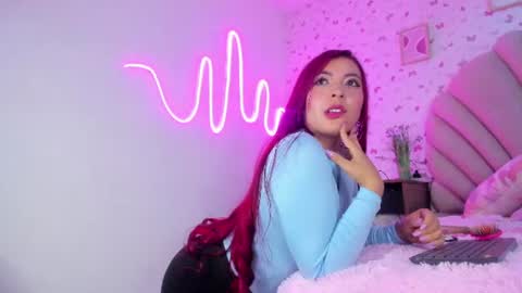 emmaa00_ online show from August 14, 9:29 pm