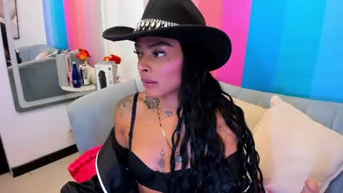 emmaebony_ online show from July 22, 11:01 am