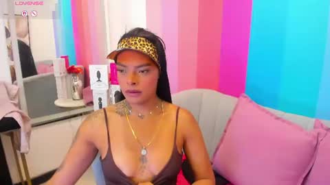 emmaebony_ online show from August 1, 2:56 pm