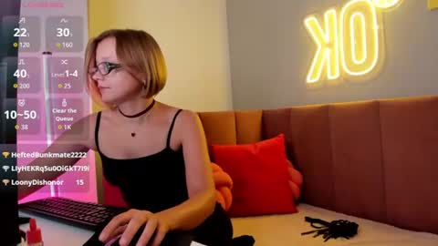 Emma 3 online show from August 7, 7:08 am