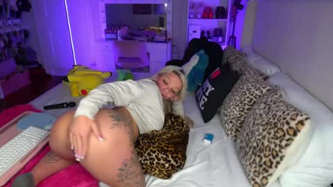 emmagray01 online show from August 5, 9:07 am