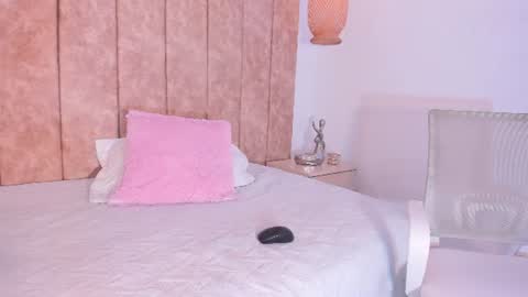 emmalily_ online show from August 9, 5:08 am