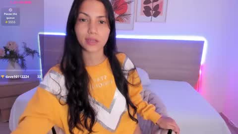 emmalily_ online show from August 12, 8:22 pm