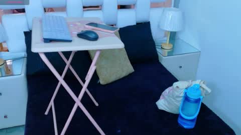 emmaLogge online show from August 8, 12:43 am