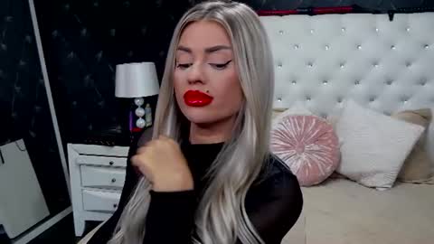 Emma Mavis online show from August 4, 9:50 am