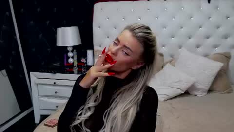 Emma Mavis online show from August 4, 12:35 pm