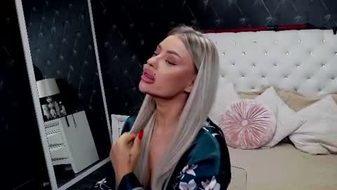Emma Mavis online show from August 6, 11:20 am