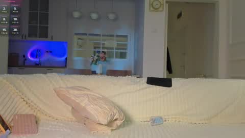 emmanuelleee online show from September 5, 11:59 am
