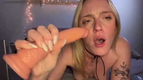 emmaonlyx1 online show from July 27, 4:18 am