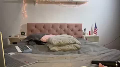 emmaonlyx1 online show from July 27, 5:24 am