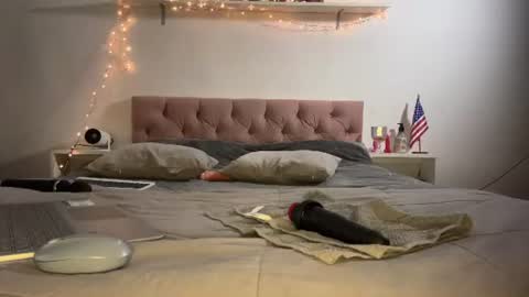 emmaonlyx1 online show from August 2, 6:09 am