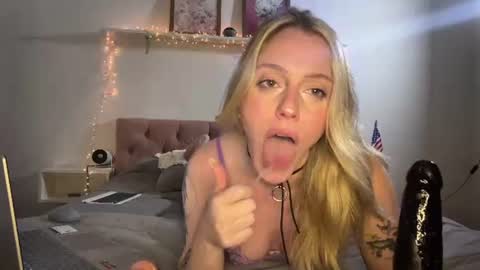 emmaonlyx1 online show from August 4, 3:25 am
