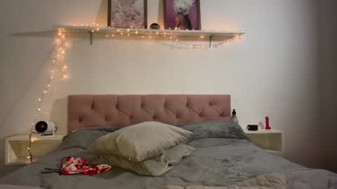 emmaonlyx1 online show from August 9, 4:46 am