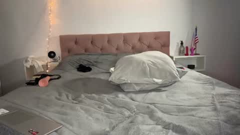emmaonlyx1 online show from August 13, 5:54 am