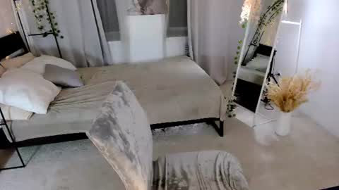 Emma online show from August 28, 1:47 am