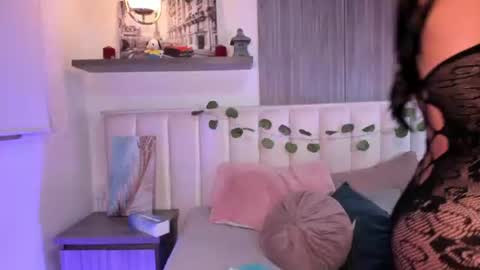 Emma online show from August 5, 11:03 pm