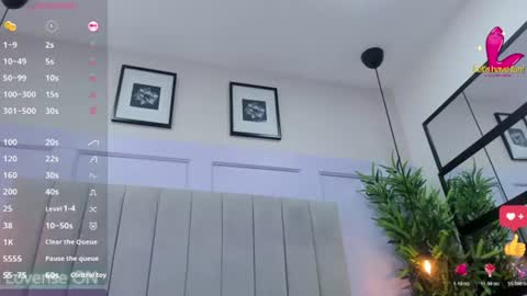 emmarogerss_ online show from August 1, 2:12 pm