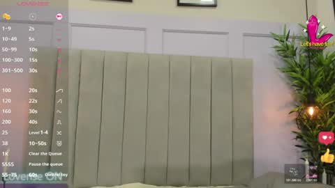 emmarogerss_ online show from August 13, 4:21 pm