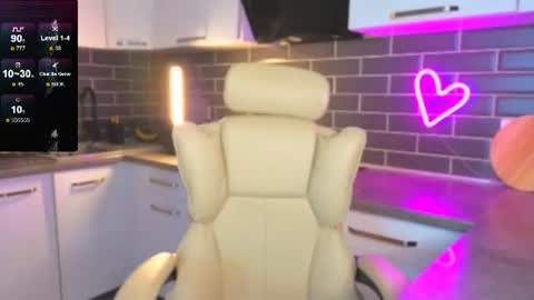 Emma online show from August 12, 10:45 pm