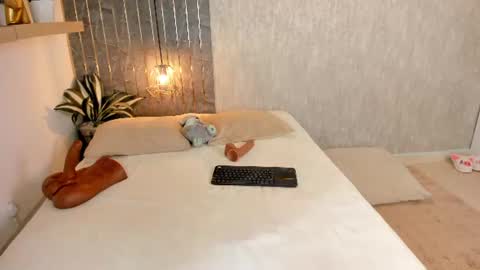 emmazc_ online show from August 8, 8:31 pm