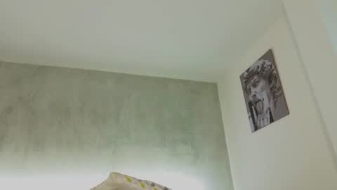 emmi_collins online show from August 6, 11:15 pm