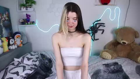 emmie_everly online show from July 23, 2:19 pm