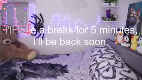 emmie_everly online show from August 4, 8:11 am