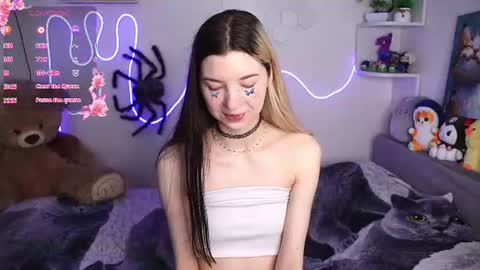 emmie_everly online show from August 6, 5:28 am