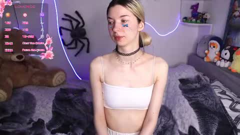 emmie_everly online show from August 10, 9:00 am