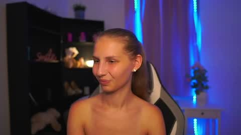 Emmie online show from August 11, 9:39 pm