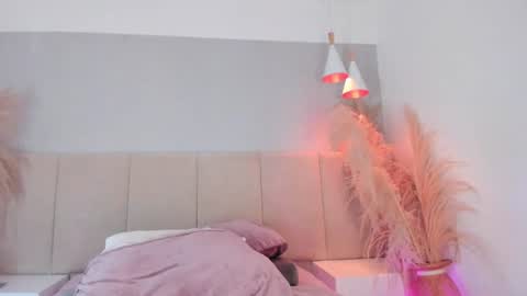 Emmiily online show from August 10, 1:18 am