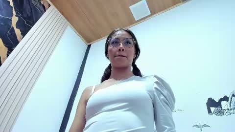 Emilly online show from August 15, 9:46 am