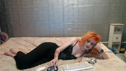 Emmily000 online show from July 28, 12:49 am