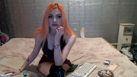Emmily000 online show from August 9, 2:56 am