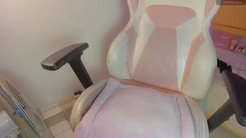 emmily_jade_ online show from June 18, 3:12 pm
