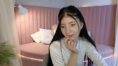 emmy_dreamy_ online show from August 15, 2:37 am