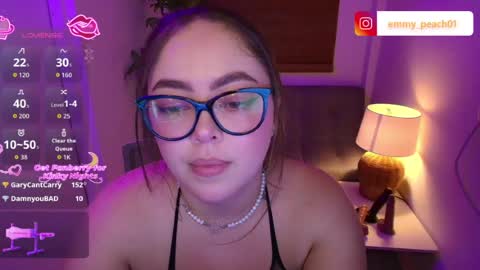 emmy_peach1 online show from August 1, 12:44 pm