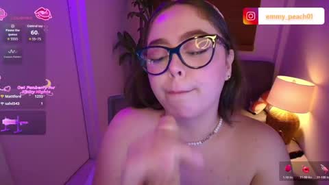 emmy_peach1 online show from August 7, 11:10 am