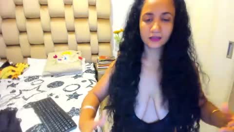 emperatriztapia online show from August 7, 1:16 am