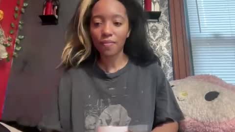 Alyx  online show from August 1, 11:33 pm